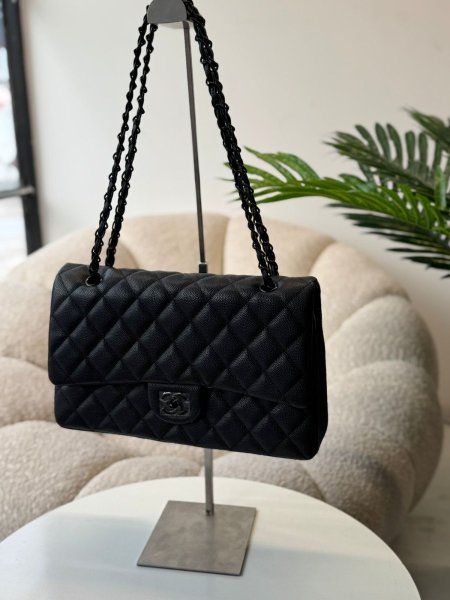 شانيل لون اسود هاردوير اسود جلد الكاڤيار جحم القاعدة 28 سم